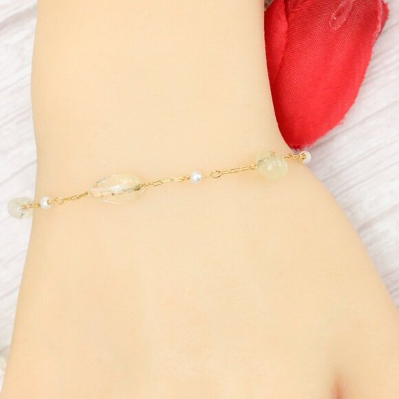 "Trendy Handmade Bracelet – A Thoughtful Gift for Girls & Women | UNVRC1704 - Picture 4 of 10